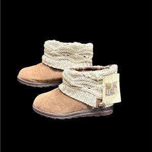 Muk Luks Cream Knit Cuff Boots